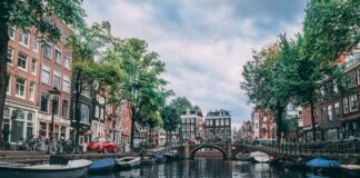 Waarom is bezoeken aan amsterdam een must op ieders bucket list?