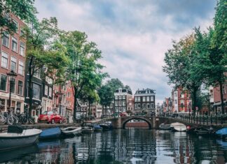 Waarom is bezoeken aan amsterdam een must op ieders bucket list?