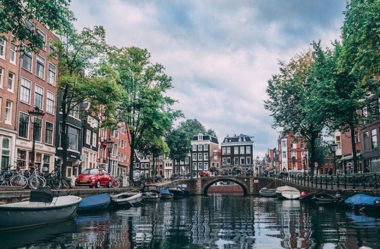 Waarom is bezoeken aan amsterdam een must op ieders bucket list?